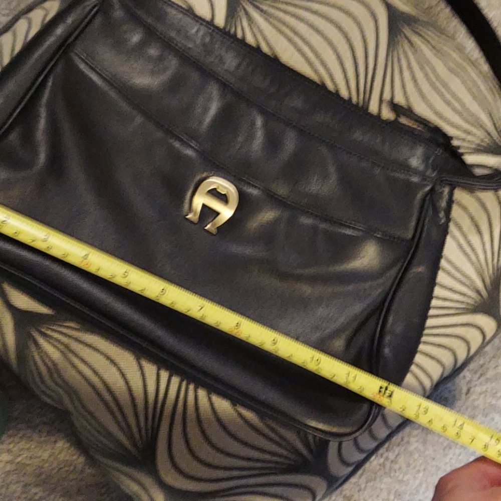 Eitenne Aigner Black Genuine Leather Handbag ๐ - Picture 7 of 9
